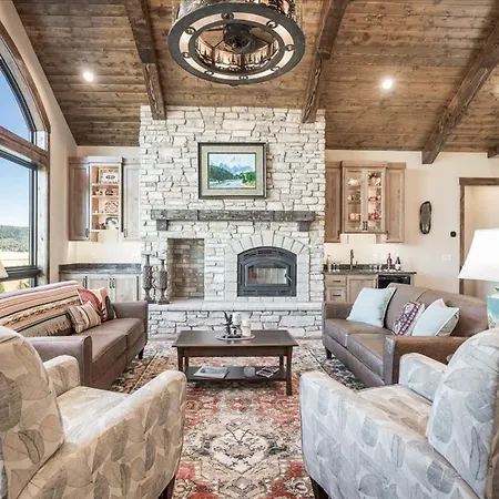 Trumpeter Swan, A Spacious 4-Bedroom Retreat In The Serene Henry